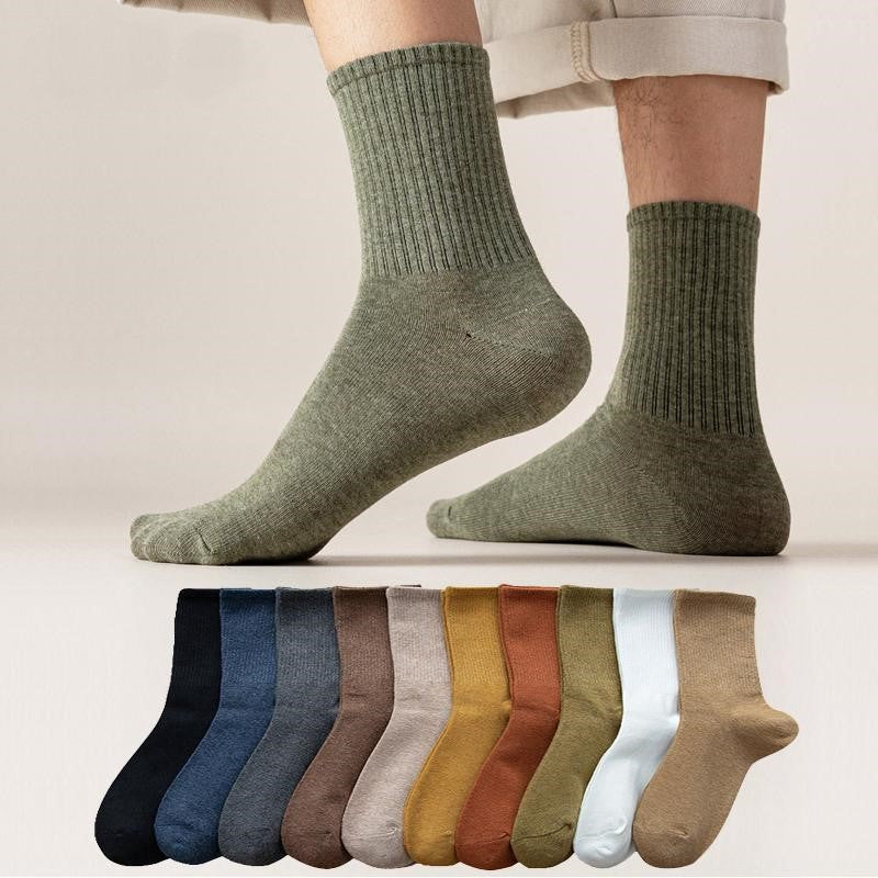 Vielseitige Baumwollsocken in verschiedenen Farben, knöchelhoch, bequem, unisex.