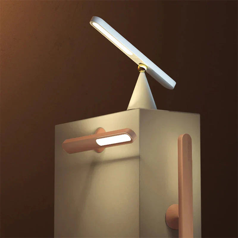Moderne LED-Wandleuchte, weiß, minimalistisch, energiesparend, für Innenräume, stilvolles Design.