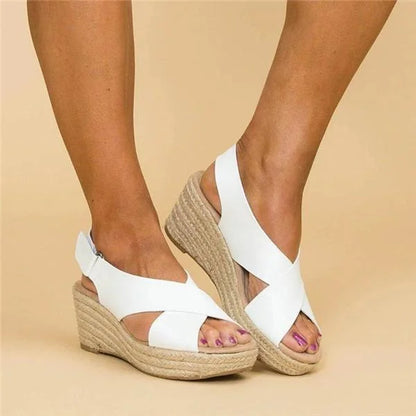 Weiße Damen-Sandalen mit Keilabsatz, Kreuzriemen, Sommermode, bequem, elegant.