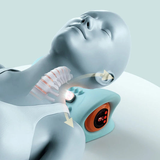 Frau mit Nackenmassagegerät, blau, ergonomisch, digitale Anzeige, Entspannung, Schmerzlinderung.