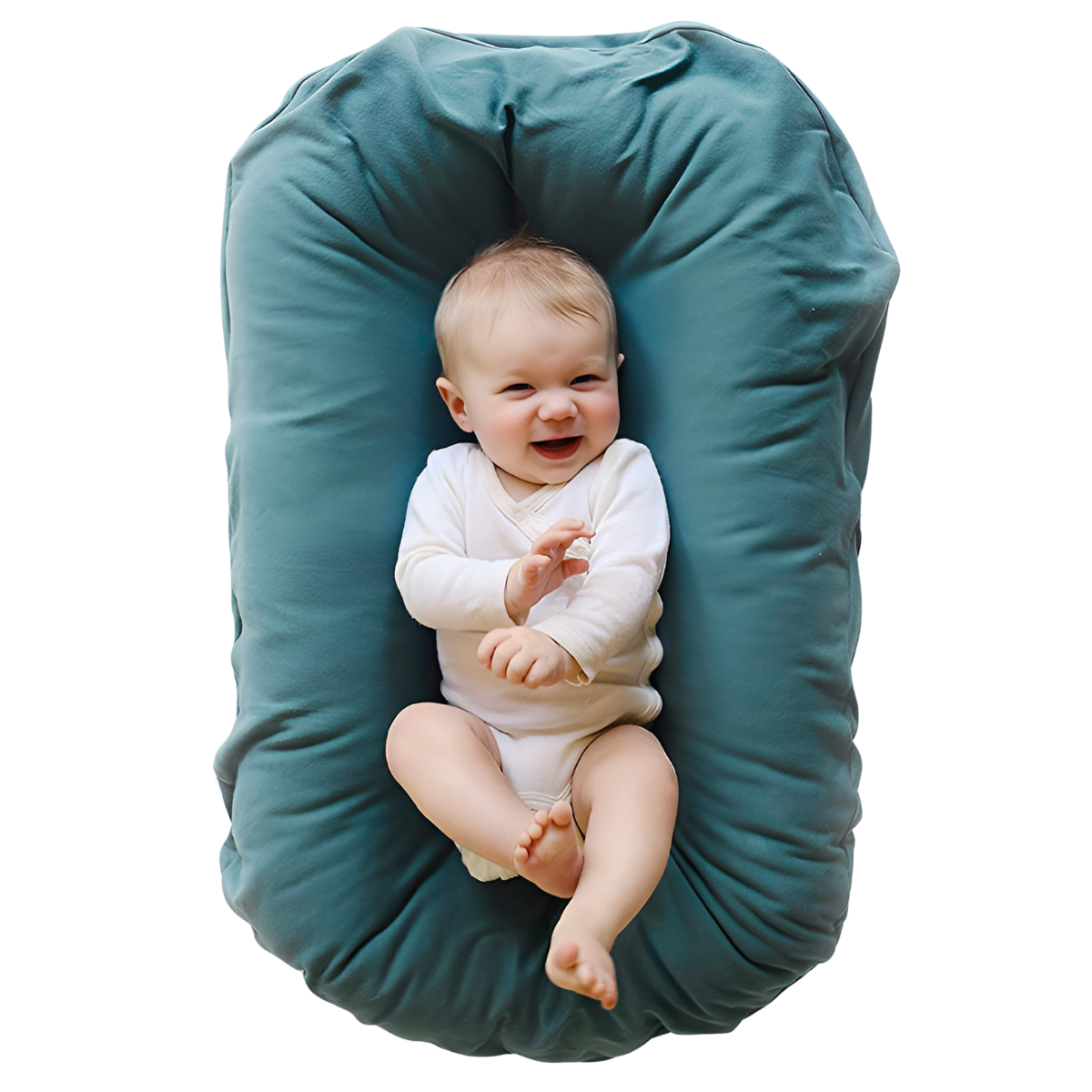 Lächelndes Baby in blauem Babynest, weiches Material, bequem, sicher, ideal für Neugeborene.