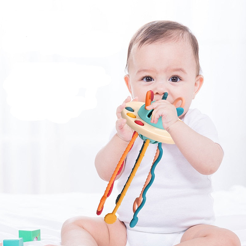 Kleinkind spielt mit buntem Montessori-Silikonspielzeug, sensorische Entwicklung, Babyspielzeug.
