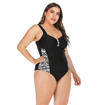 Damen Badeanzug schwarz mit Zebramuster, Plus Size, figurbetont, Sommermode.