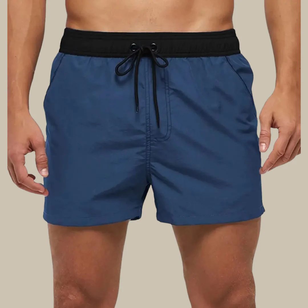 Männer Badehose blau, elastischer Bund, Kordelzug, Strandmode, Sommerbekleidung.