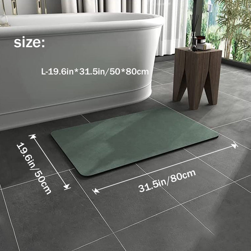 Grüne Badematte, rutschfest, 50x80cm, vor Badewanne auf grauen Fliesen im modernen Badezimmer.