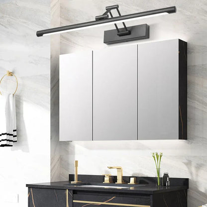 Moderne schwarze LED-Badleuchte über Spiegelschrank, elegantes Design, energiesparend.