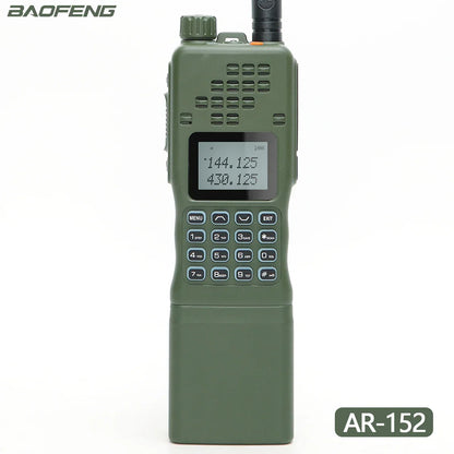 Baofeng AR-152 Funkgerät, olivgrün, tragbar, robust, mit Display und Tastenfeld, Outdoor-Kommunikation.