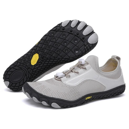 Graue Barfußschuhe, rutschfeste Sohle, atmungsaktives Mesh, minimalistisches Design.
