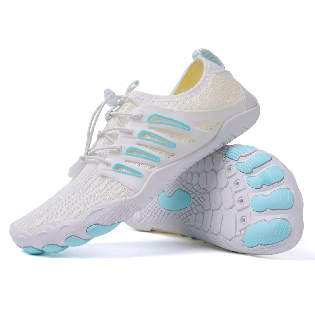 Weiße Barfußschuhe mit blauen Akzenten, atmungsaktiv, rutschfest, ideal für Outdoor-Aktivitäten.