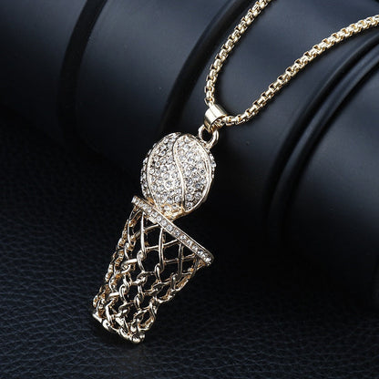 Goldene Basketball-Halskette mit Strass, modisches Schmuckstück für Sportfans.