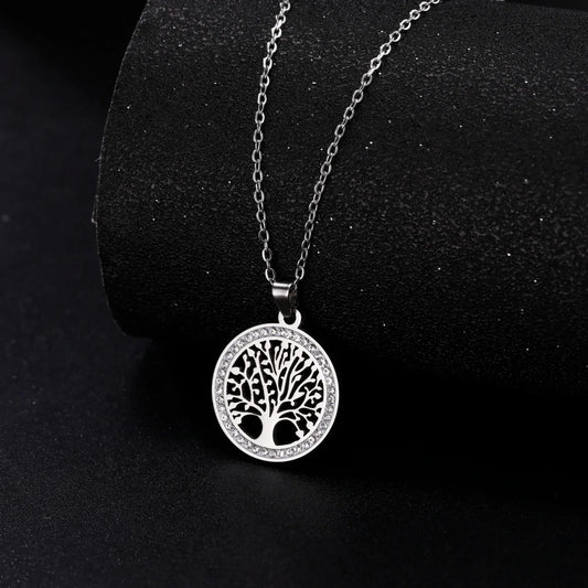 Silberne Lebensbaum-Halskette, runder Anhänger, filigranes Design, Damen-Schmuck.