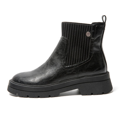 Schwarzer Chelsea-Boot aus Lederimitat mit elastischem Einsatz und robuster Sohle für Damen.