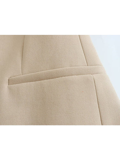 Beige Blazer aus Baumwolle, Nahaufnahme, elegantes Design, hochwertige Verarbeitung