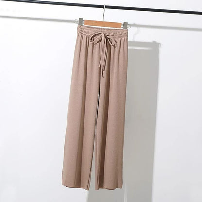 Beige Damenhose aus Baumwolle, locker geschnitten, mit Kordelzug, ideal für Freizeitmode.