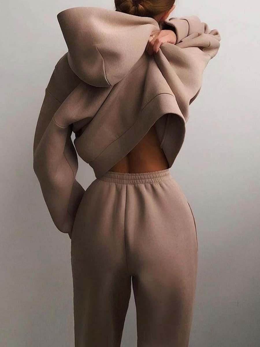 Damen Kapuzenpullover und Jogginghose Set, beige, gemütlich, Freizeitmode, Rückansicht.