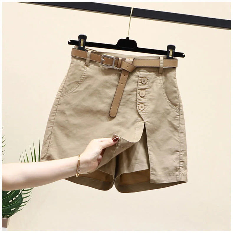 Beige Damen-Shorts mit Gürtel, Knopfleiste, Baumwolle, Sommermode, elegant und lässig.