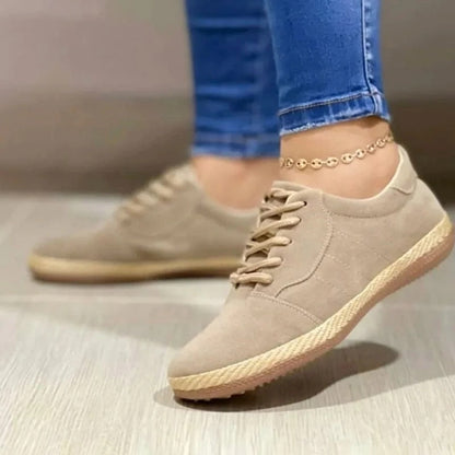 Beige Damen-Sneaker aus Wildleder, lässig, mit Schnürsenkeln, ideal für Freizeitmode.