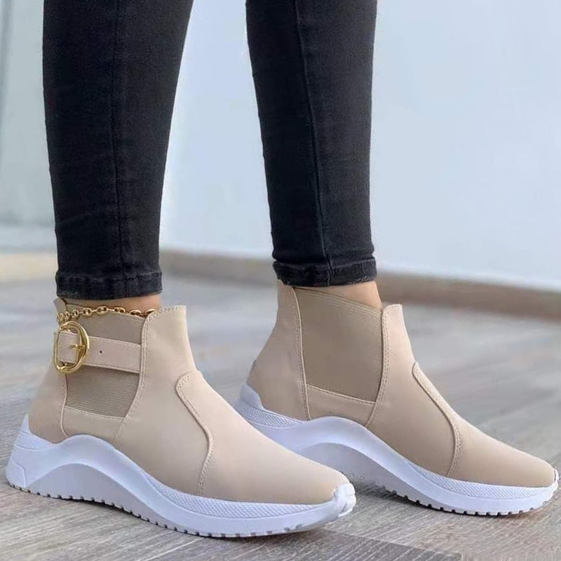 Beige Damen-Sneaker mit Keilabsatz, goldener Schnalle, modisch, bequem, für Herbstmode.