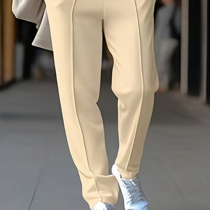 Beige Damenhose, elegant, gerade geschnitten, aus Baumwolle, ideal für Büro oder Freizeit.