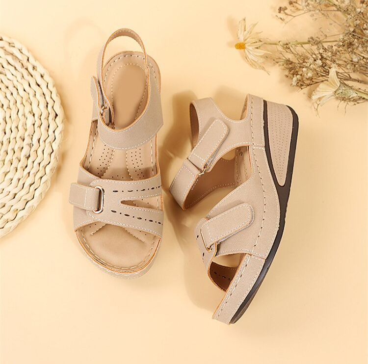 Beige Sandalen für Damen, Leder, Klettverschluss, Sommerschuhe, bequem, rutschfest.