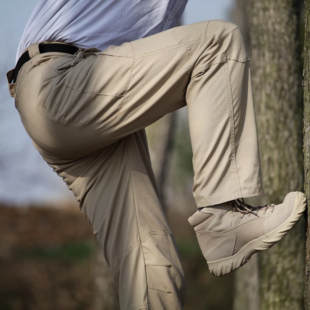 Beige Cargo-Hose für Herren, Outdoor, robust, mit Taschen, ideal für Wandern und Trekking.