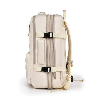 Beiger Rucksack seitlich, Reißverschlüsse, verstellbare Gurte, strapazierfähiges Material.