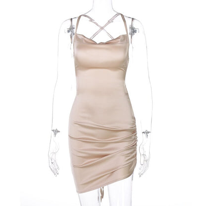 Beiges Satin-Minikleid mit Spaghettiträgern, figurbetont, elegantes Abendkleid für Damen.