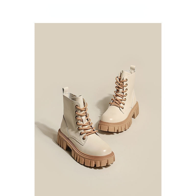 Beige Damenstiefel mit dicker Sohle, Schnürung, modisch, robust, aus Lederimitat.