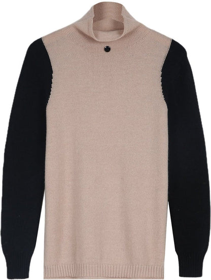 Beiger Pullover mit schwarzen Ärmeln, Rollkragen, Knopfdetail, aus Wolle für Damen.