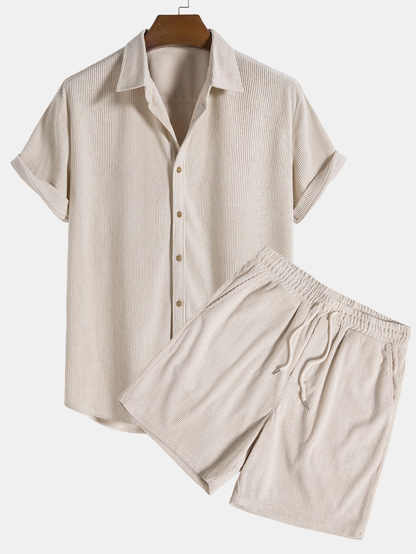 Beiges Herren-Set aus Leinen, Hemd und Shorts, Sommermode, atmungsaktiv, lässig.