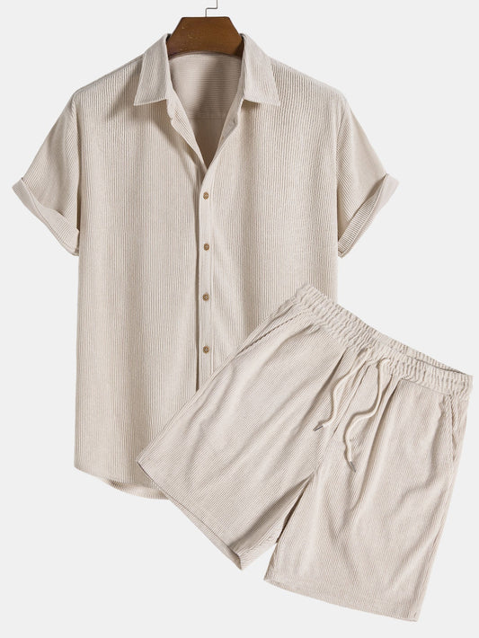 Beiges Herren-Set aus Leinen, Hemd und Shorts, Sommermode, atmungsaktiv, lässig.