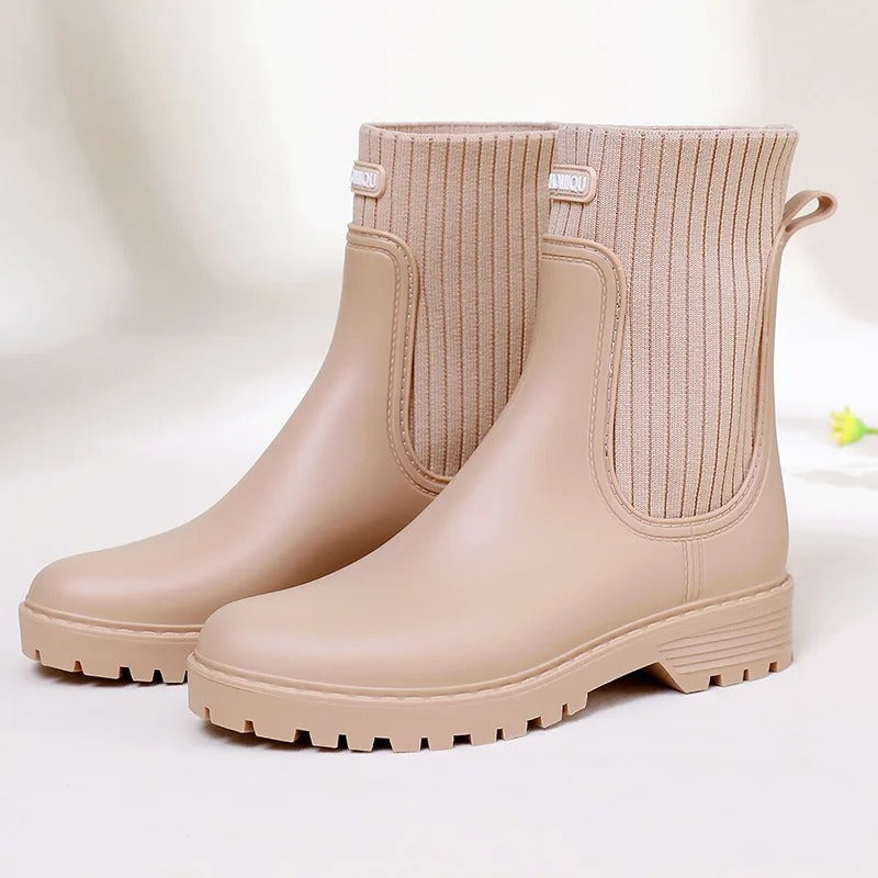 Beige Gummistiefel mit gerippter Textur, wasserdicht, rutschfest, Damenmode.