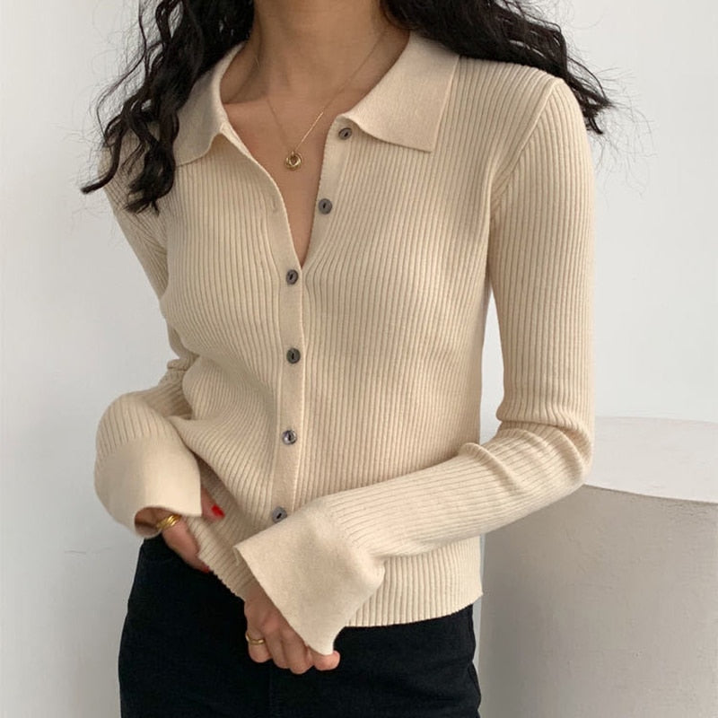 Damen Strickjacke beige, gerippt, Langarm, Knopfleiste, modisch, elegant, Herbstmode.