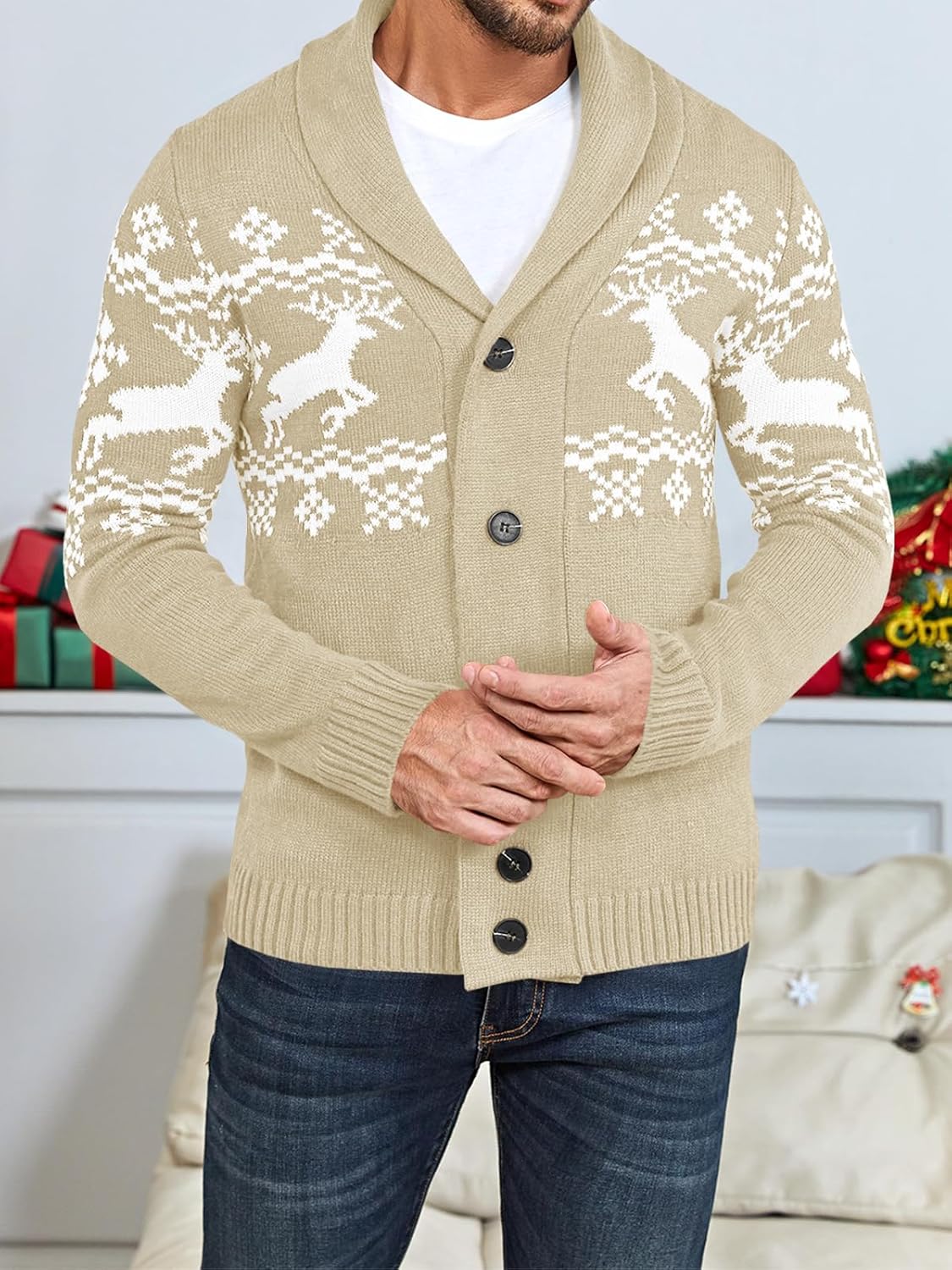 Beige Strickjacke mit Rentiermuster, Knöpfen, Schalkragen, Herrenmode, Winterkleidung.
