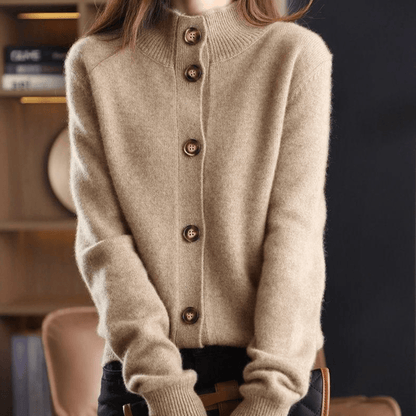 Damen Strickjacke beige, Knöpfe, Kaschmir, warm, elegant, Herbstmode, gemütlich, stilvoll.