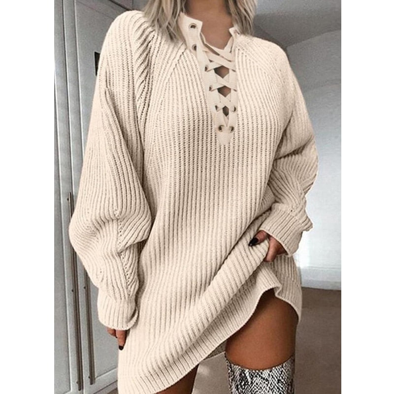 Beige Strickkleid mit Schnürung, Damenmode, langärmelig, lässig, Herbst-Winter-Outfit.