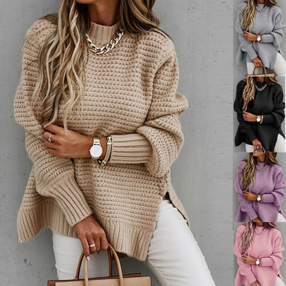 Damen Strickpullover beige, grob gestrickt, modisch, Herbstmode, Kettenhalskette, lässig.