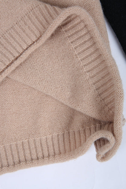 Beiger Strickpullover aus Wolle, Nahaufnahme, weiche Textur, modisches Design.