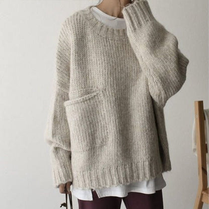 Beiger Oversize-Strickpullover Damen, grob gestrickt, mit Tasche, gemütlich, modisch.