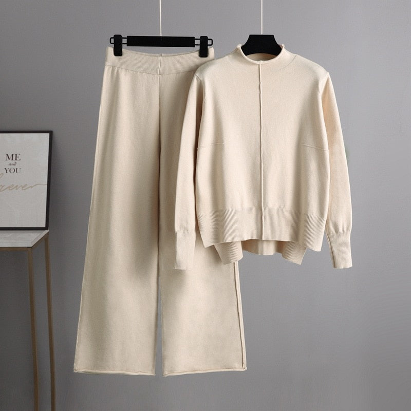 Beiges Damen-Strickset, Pullover und Hose, gemütlich, elegant, Herbstmode, Baumwolle.
