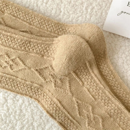 Beige Stricksocken mit Zopfmuster, weiche Baumwolle, gemütlich, warm, für Damen, Wintermode.