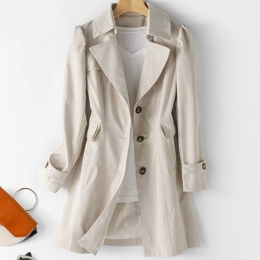 Beige Damen-Trenchcoat, knielang, mit Knöpfen, klassisch, elegant, vielseitig, aus Baumwolle.