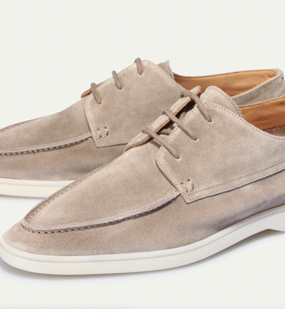 Beige Wildleder-Herrenschuhe, Schnürschuhe, Freizeitschuhe, modisch, bequem, hochwertig.