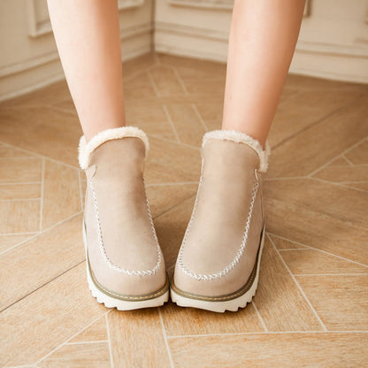 Beige Damen-Winterstiefel aus Wildleder mit Fellfutter, rutschfeste Sohle, warm und modisch.