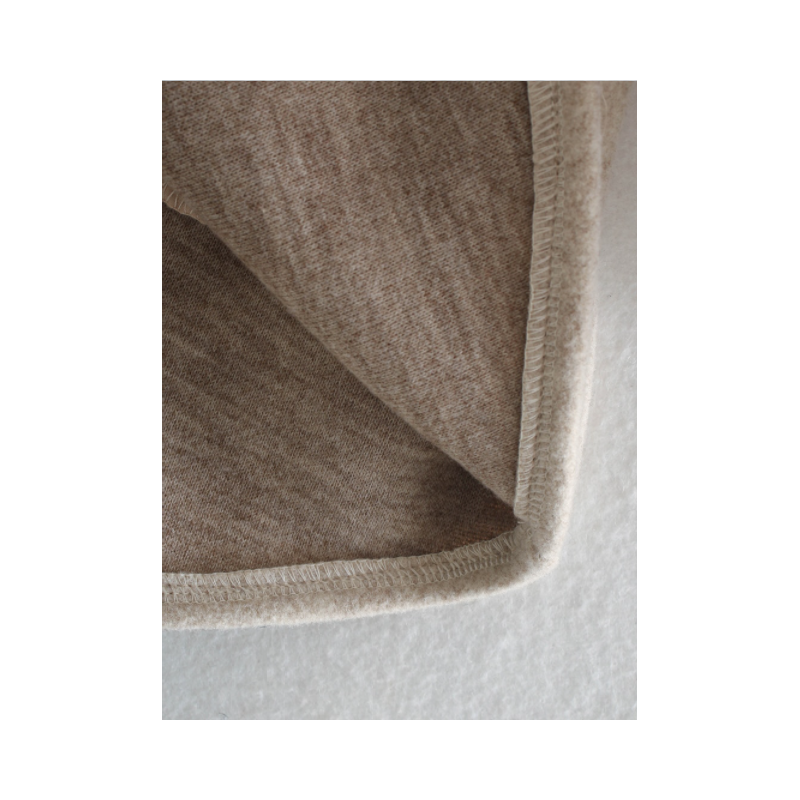 Beige Damenwolljacke mit Gürtel und Knöpfen, Frühlingsmode, elegante Übergangsjacke.