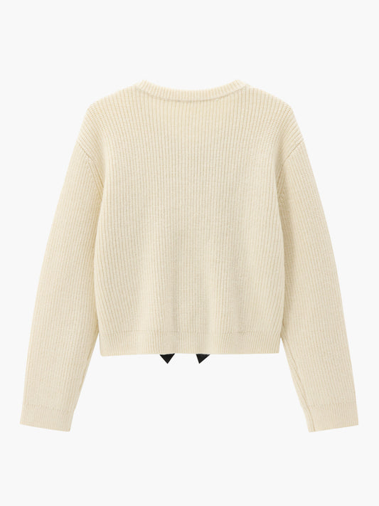 Beiger Strickpullover Damen, Rückansicht, gerippter Stoff, modisch, bequem, Herbstmode.