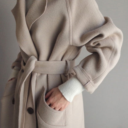 Beiger Wollmantel Damen, Gürtel, Taschen, Herbstmode, eleganter Stil, warme Oberbekleidung