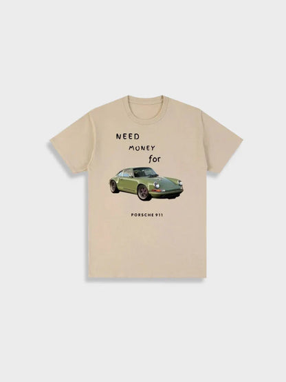 Beiges T-Shirt mit grünem Porsche 911 Druck, Text "Need Money for Porsche 911", Baumwolle.