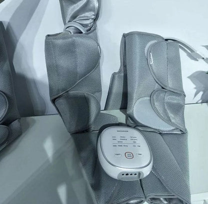 Graues Beinmassagegerät mit Steuergerät, elektrisch, für Durchblutung und Entspannung.