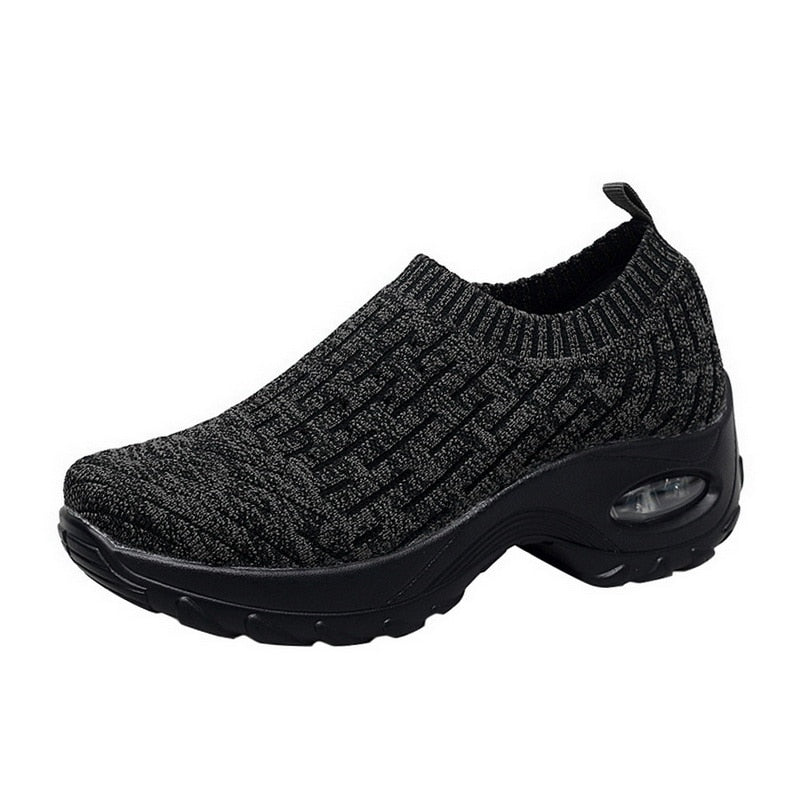 Schwarzer Damen-Walkingschuh, bequem, atmungsaktiv, rutschfest, ideal für Freizeit und Sport.